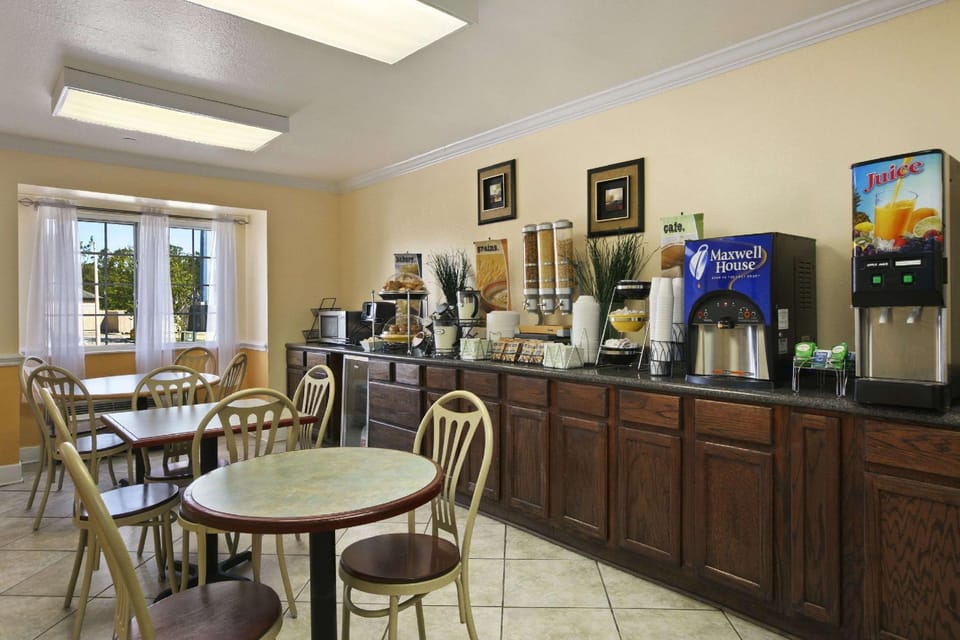 Microtel Inn & Suites by Wyndham Baton Rouge Hotel in Baton Rouge