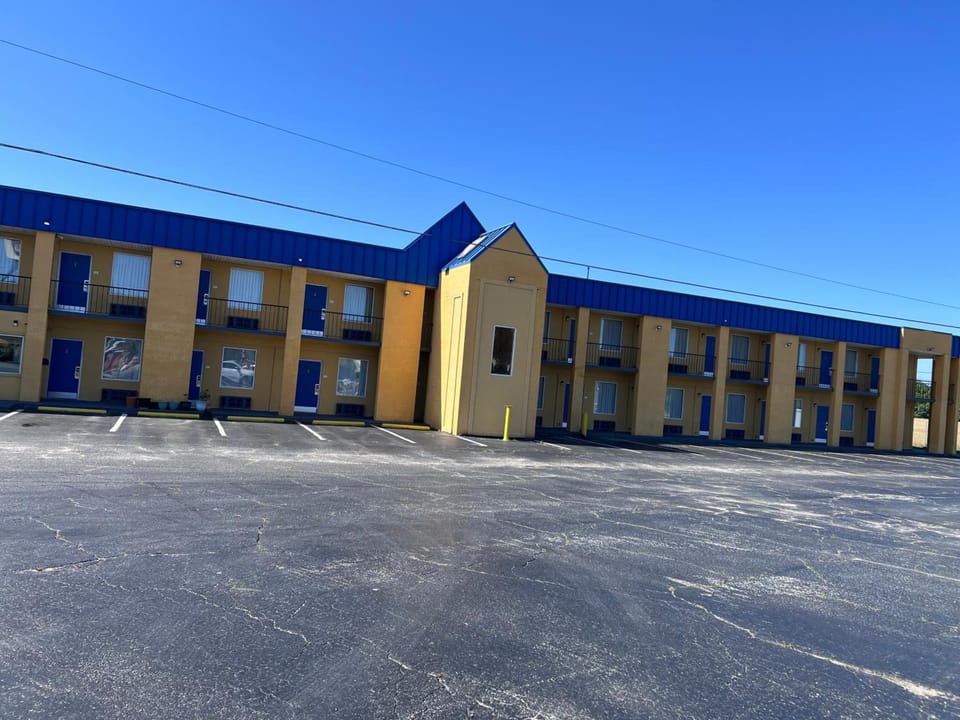 Super 8 by Wyndham Lumberton NC Hotel in Lumberton