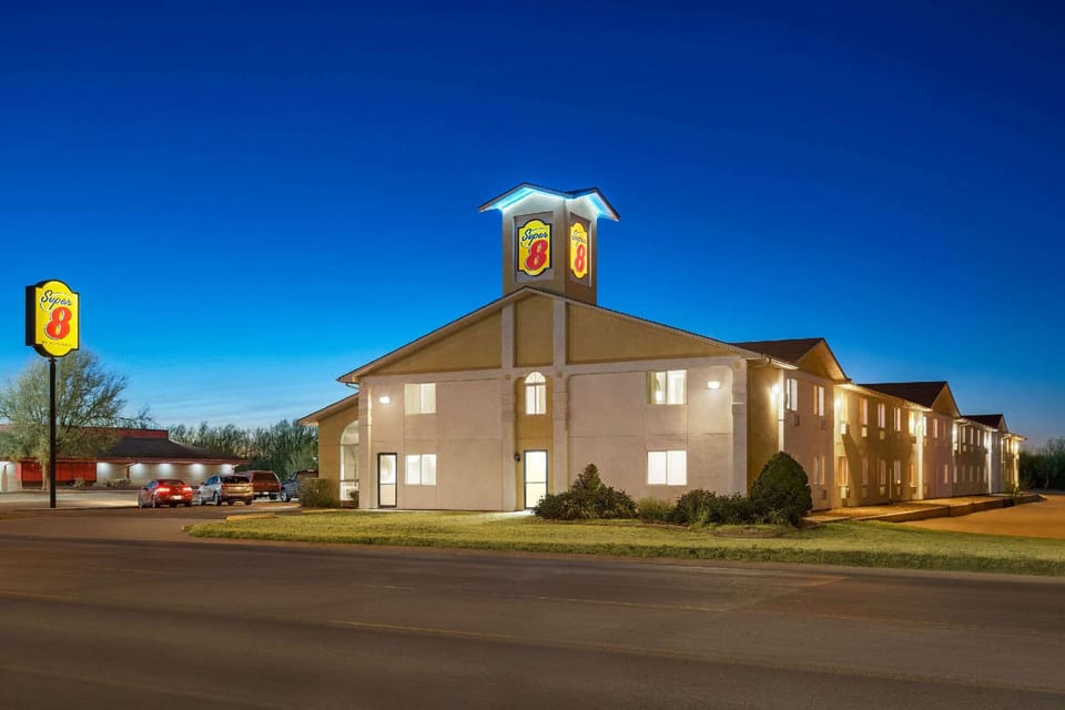 Super 8 By Wyndham Liberal Ks Hotel in Liberal