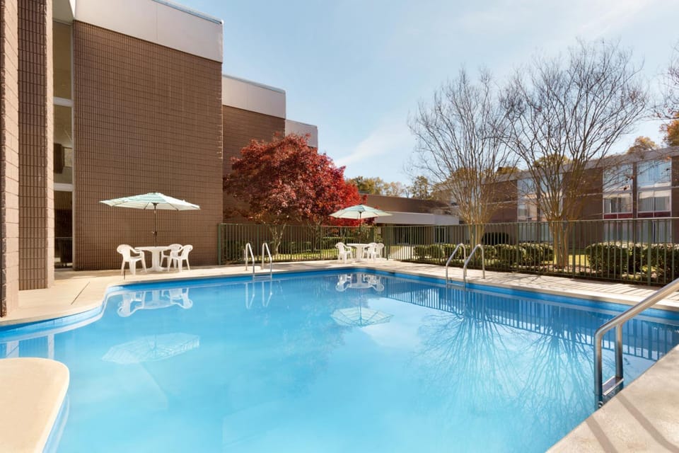 Clarion Inn Sheffield Muscle Shoals Hotel in Pickwick Lake