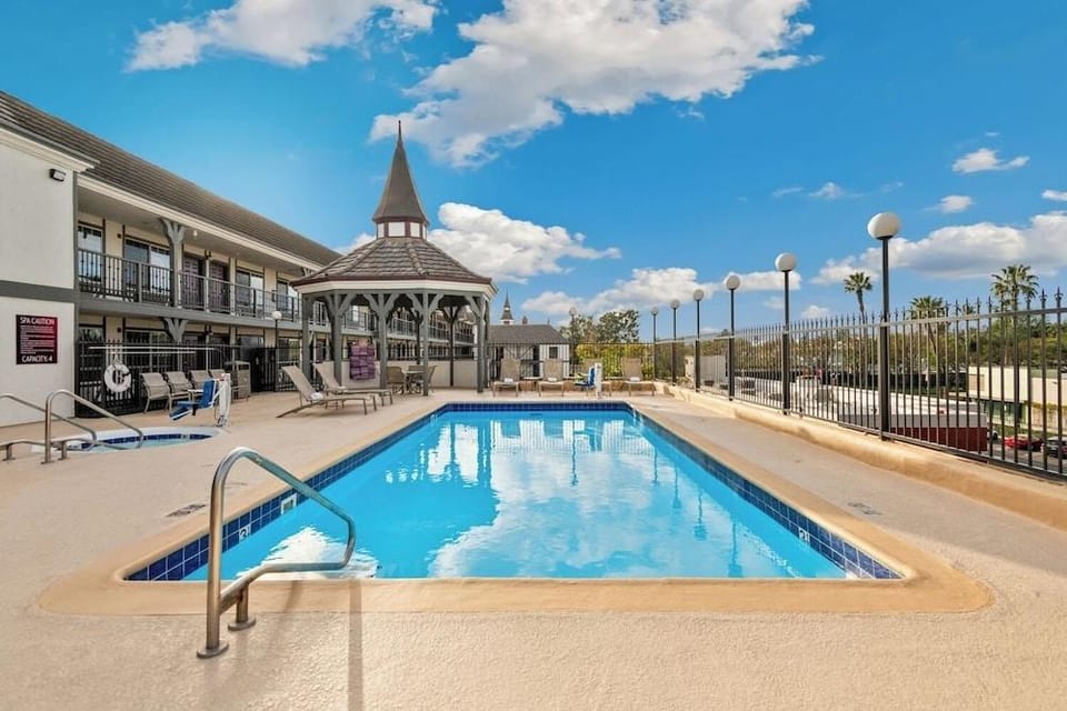 ANAHEIM CAMELOT INN AND SUITES Inn in Anaheim