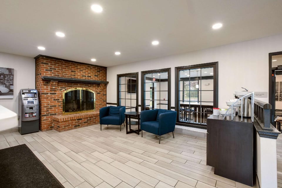 Travelodge by Wyndham Canton/Livonia Area, MI Hotel in Canton