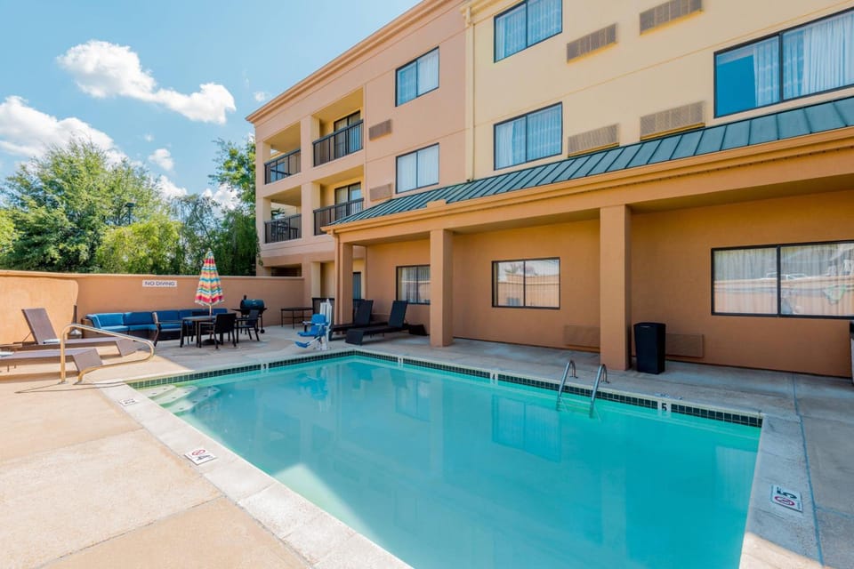 Courtyard by Marriott Tupelo Hotel in Tupelo