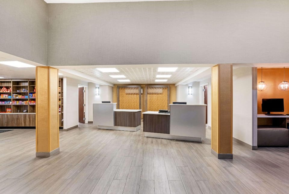 La Quinta Inn & Suites by Wyndham Columbus MS Hotel in Columbus