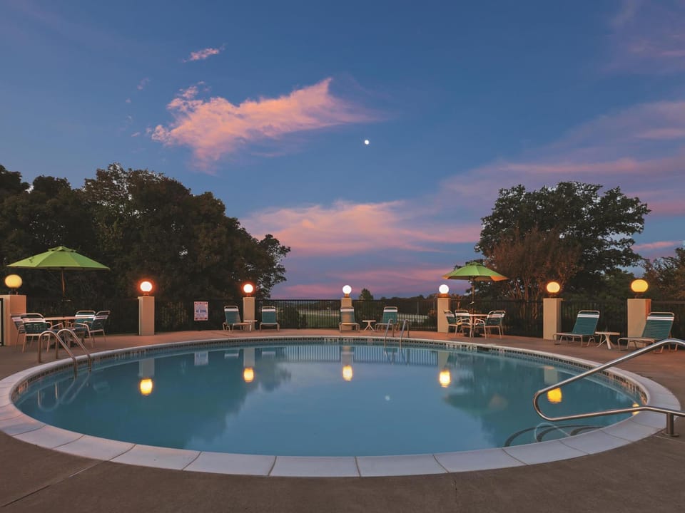 La Quinta Inn & Suites by Wyndham Denison - N. Lake Texoma Hotel in Lake Texoma