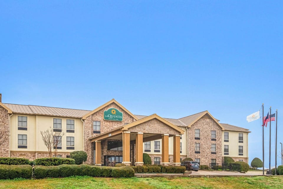 La Quinta Inn & Suites by Wyndham Denison - N. Lake Texoma Hotel in Lake Texoma