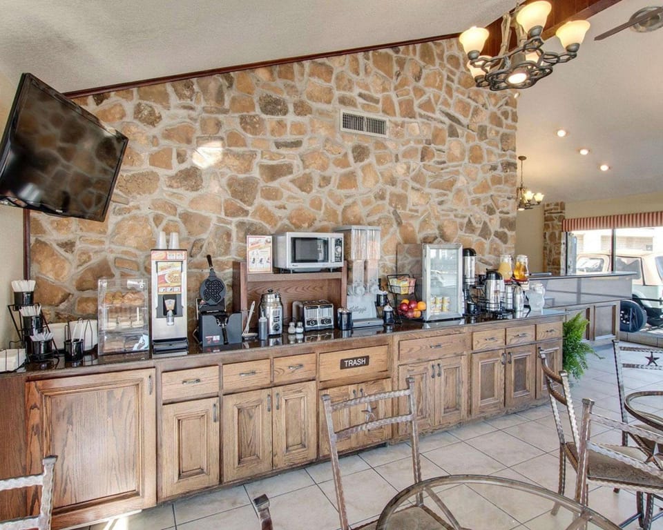 Days Inn by Wyndham Gatesville Hotel in Rio Grande