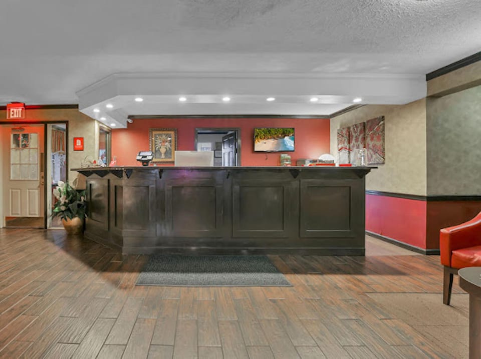 Red Roof Inn Uhrichsville Hotel in Ohio