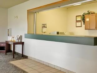 Super 8 By Wyndham Mt. Carmel Il Hotel in Indiana
