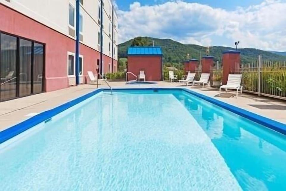 MOUNTAIN INN AND SUITES Motel in Tennessee