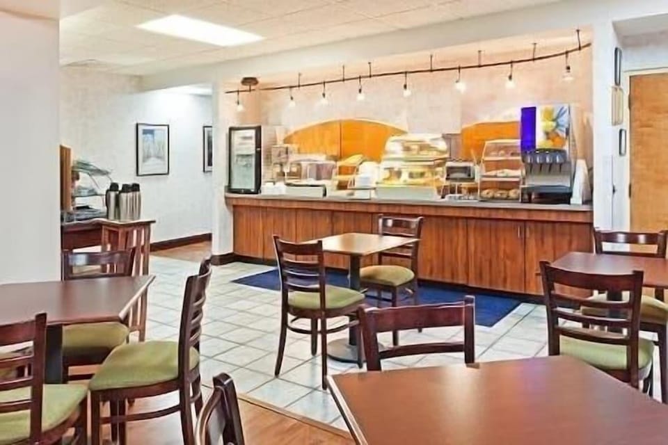 MOUNTAIN INN AND SUITES Motel in Tennessee