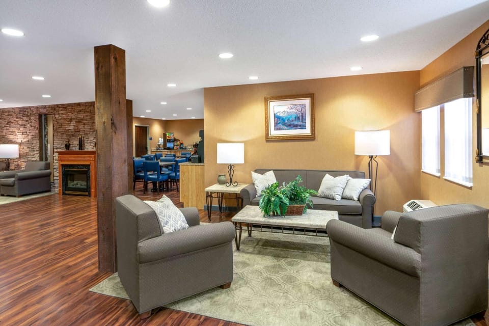 Microtel Inn & Suites by Wyndham Raton Hotel in Raton
