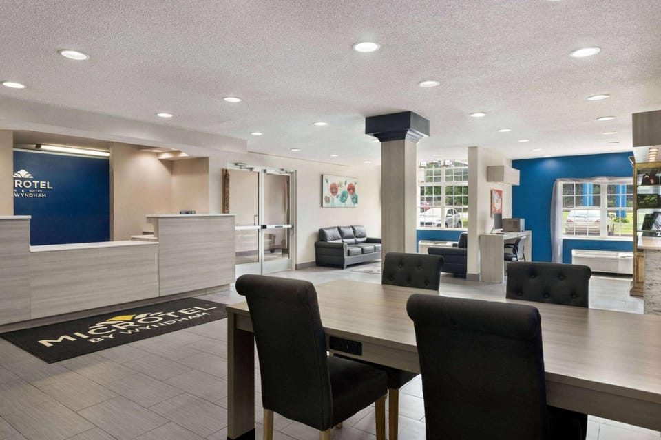 Microtel Inn & Suites by Wyndham Florence/Cincinnati Airport Hotel in Florence