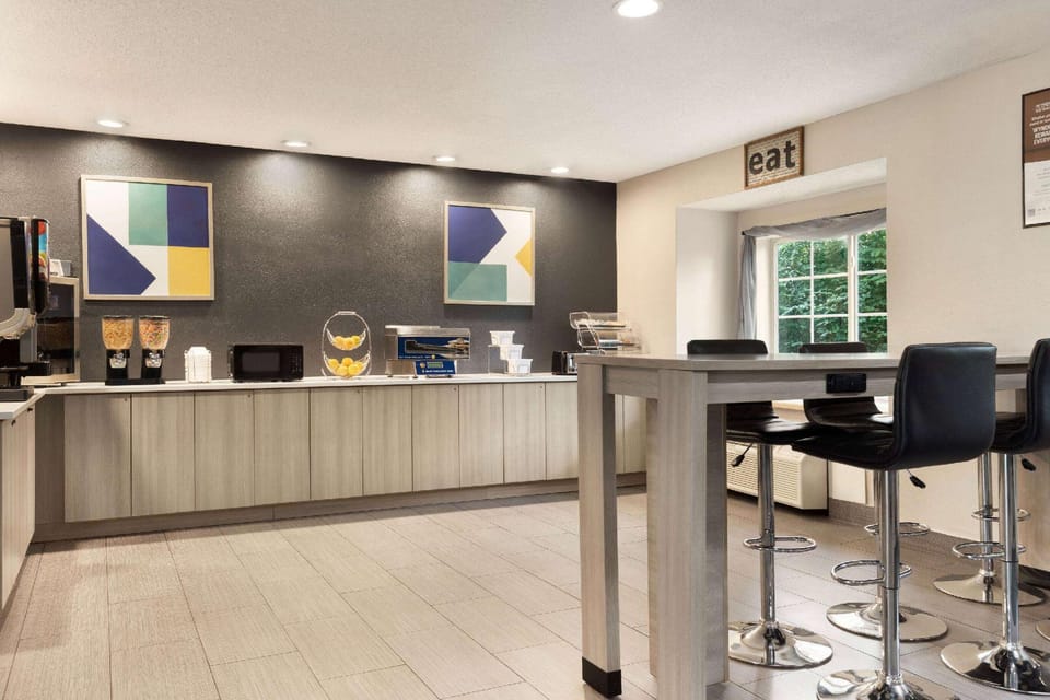 Microtel Inn & Suites by Wyndham Florence/Cincinnati Airport Hotel in Florence