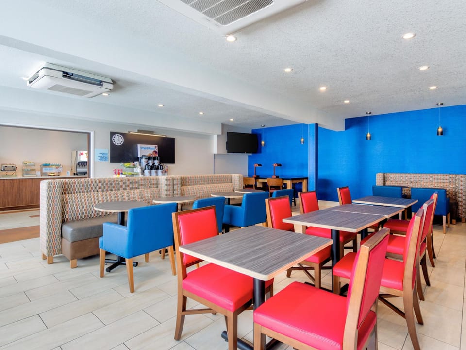 Holiday Inn Express Newberg By IHG Hotel in Newberg