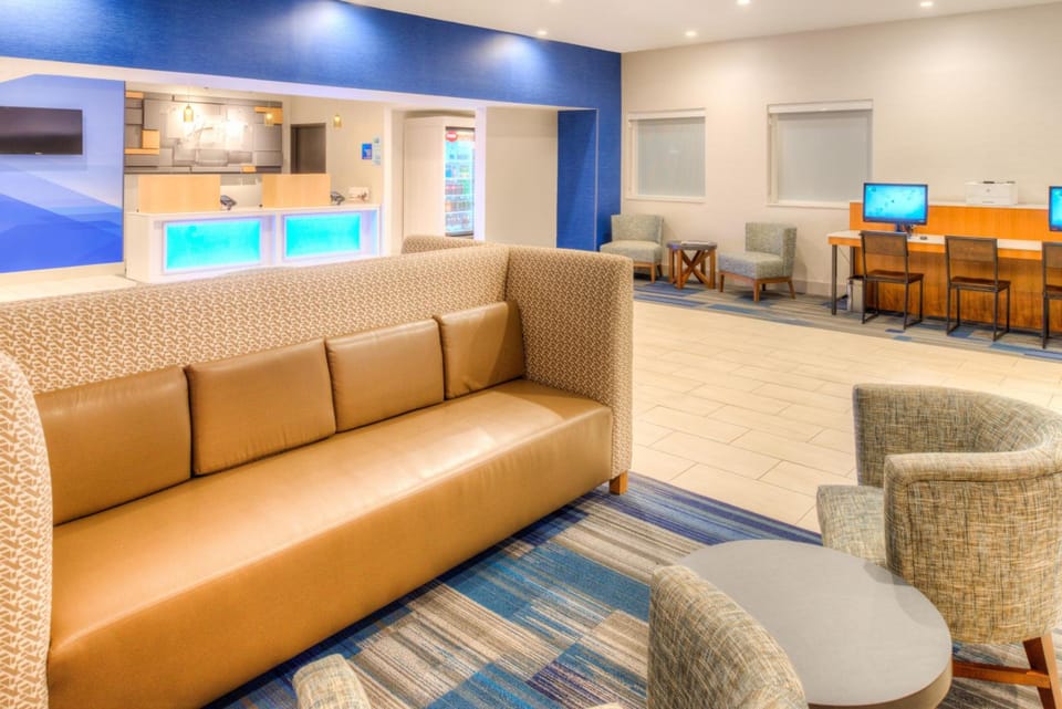 Holiday Inn Express Newberg By IHG Hotel in Newberg