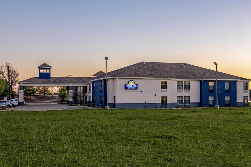 Days Inn by Wyndham Dallas Plano Hotel in Plano