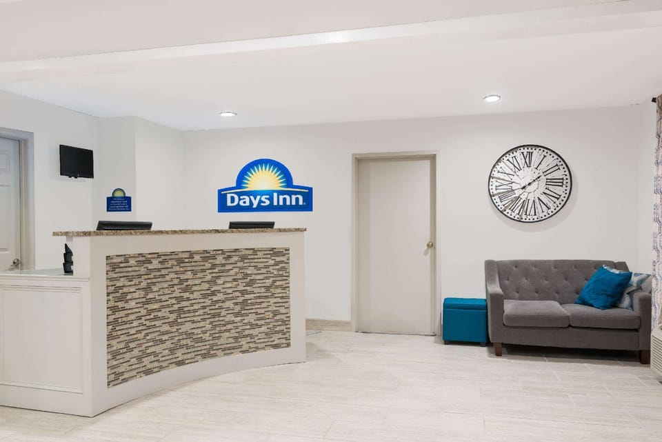 Days Inn & Suites by Wyndham Sellersburg Hotel in Indiana