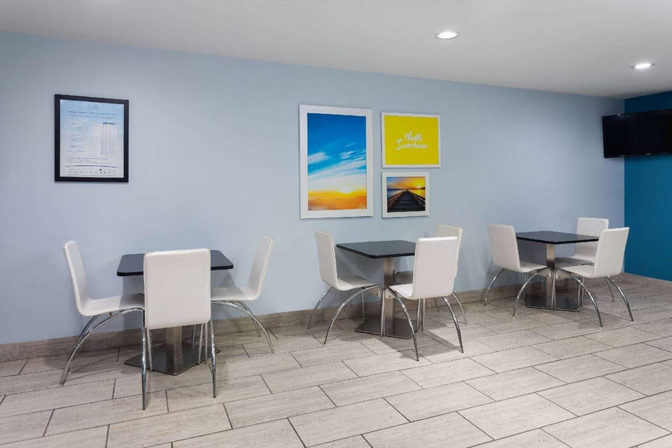 Days Inn & Suites by Wyndham Sellersburg Hotel in Indiana