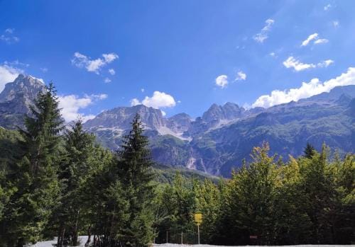 Guest house Hyrmet Demushi Hotel in Montenegro