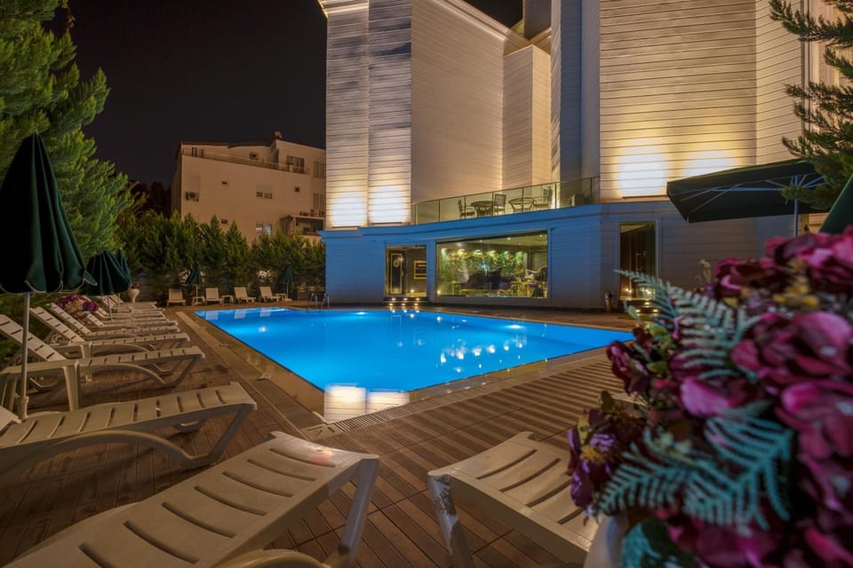 Swimming pool