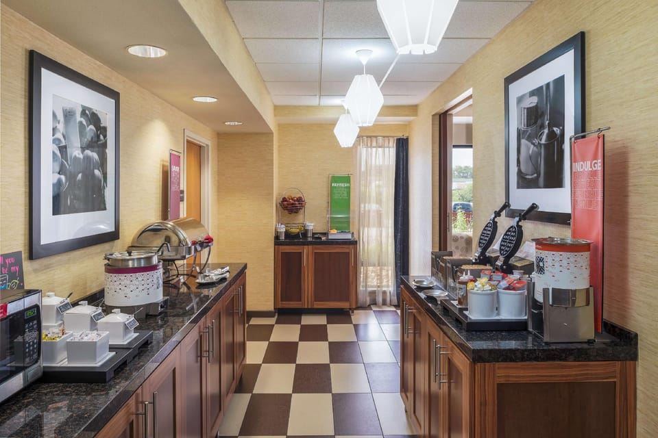 Hampton Inn Columbia Hotel in Columbia