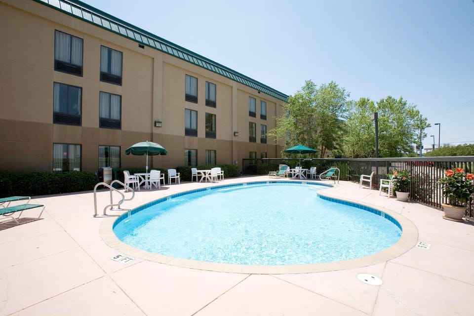 Spark by Hilton Lafayette Hotel in Scott