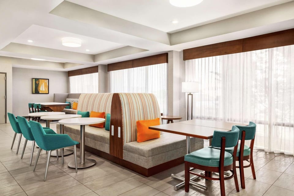 Hampton Inn Paris Hotel in Paris