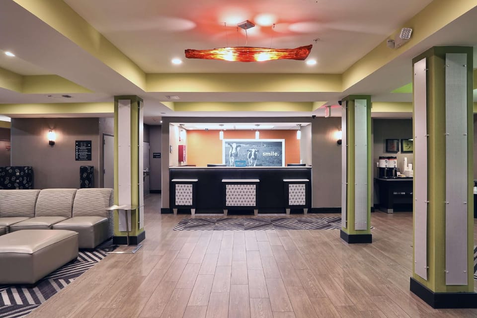 Hampton Inn Paris Hotel in Paris