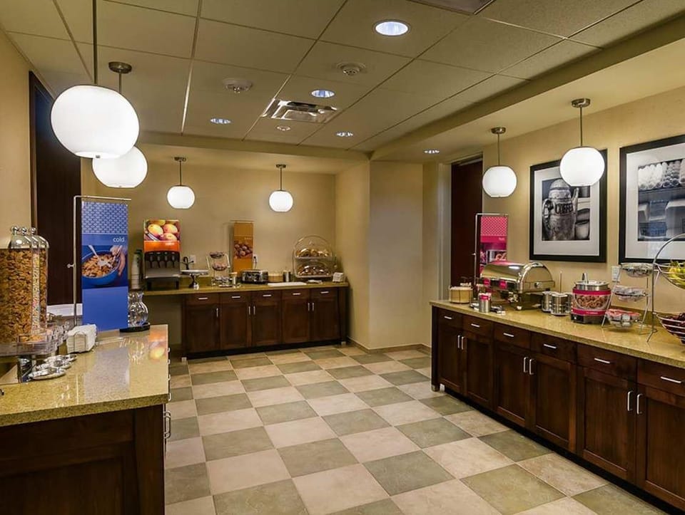 Hampton Inn & Suites Salem Hotel in Salem