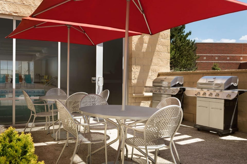 Home2 Suites by Hilton Middleburg Heights Cleveland Hotel in Middleburg Heights