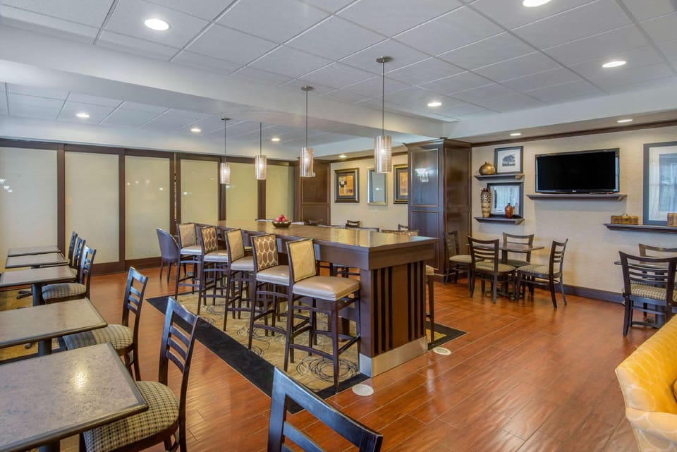 Hampton Inn Meadville Hotel in Lake Erie