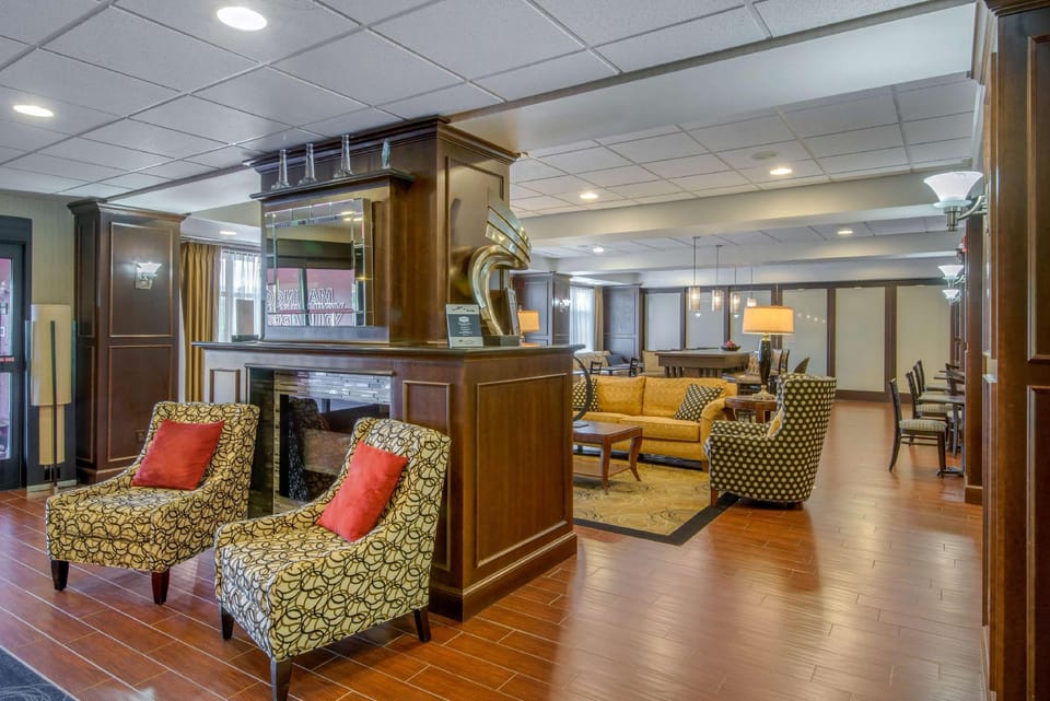 Hampton Inn Meadville Hotel in Lake Erie
