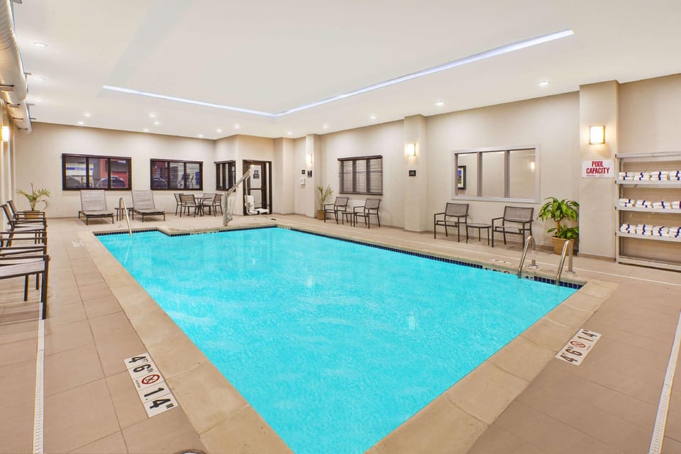 Hampton Inn Detroit/Dearborn Hotel in Dearborn Heights