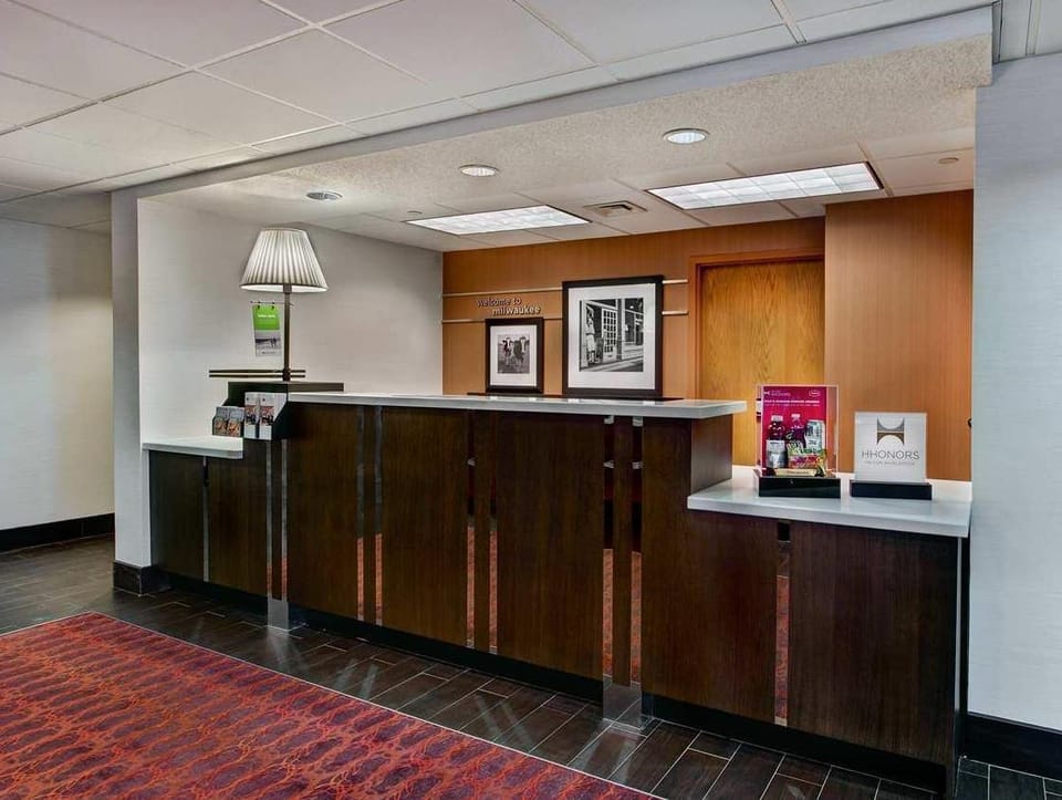 Hampton Inn Milwaukee-Northwest Hotel in Milwaukee