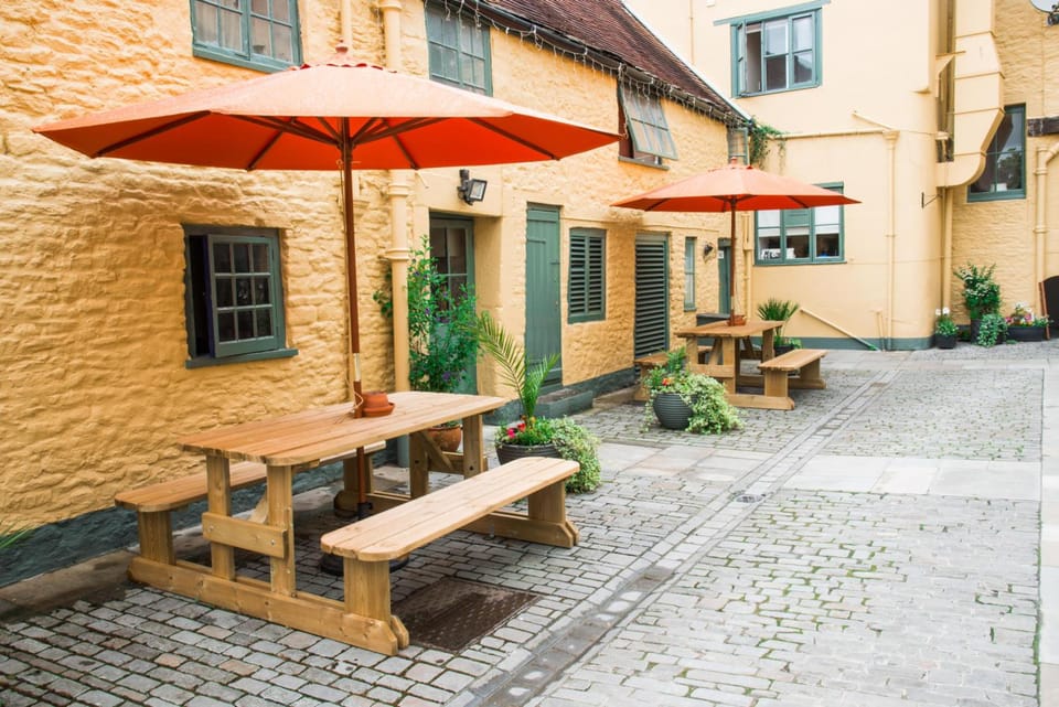 The Dolphin Hotel Inn in North Dorset District