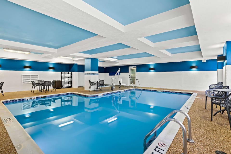 Hampton Inn & Suites Canton Hotel in North Canton