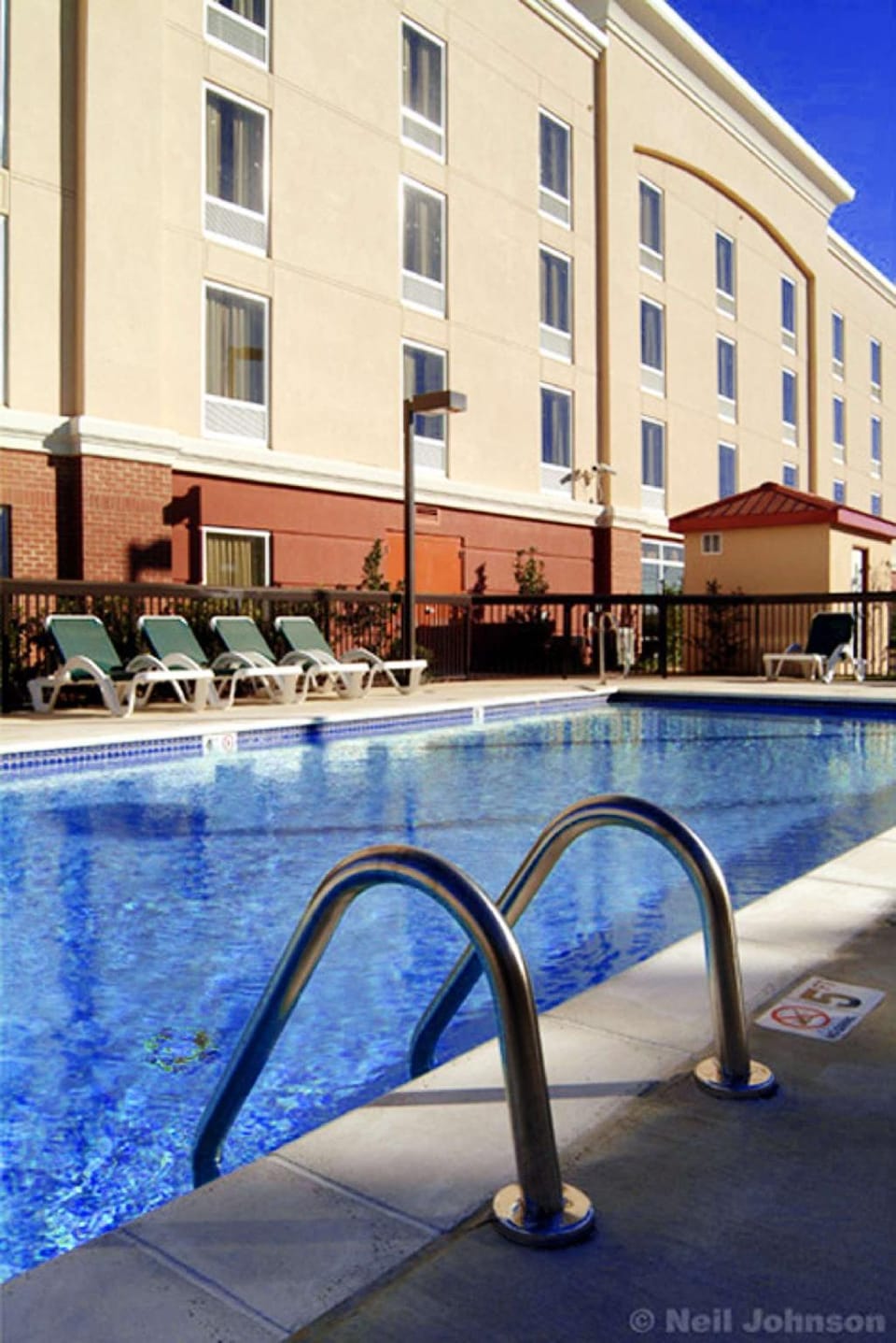 Swimming pool [outdoor]