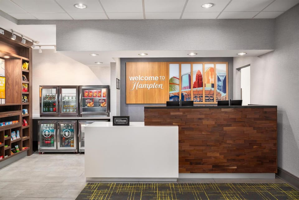 Hampton Inn & Suites Charlotte-Arrowood Rd. Hotel in Charlotte