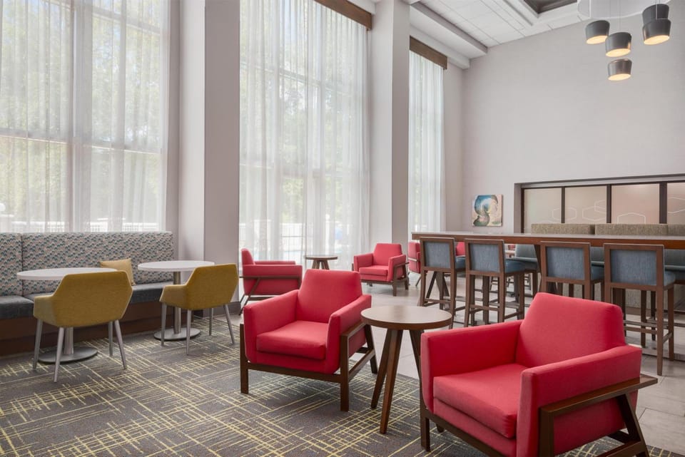 Hampton Inn & Suites Charlotte-Arrowood Rd. Hotel in Charlotte