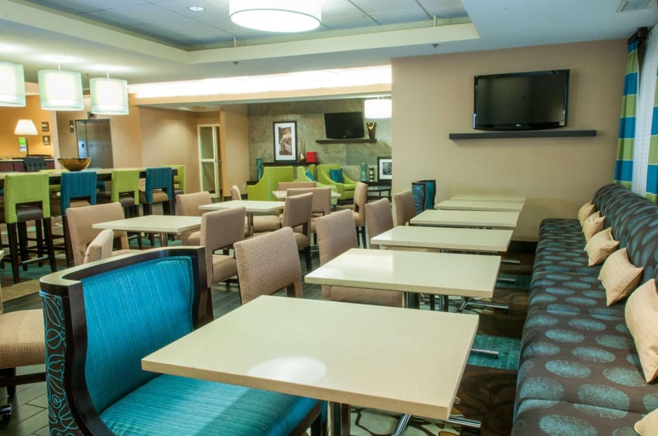 Hampton Inn Louisville-North/Clarksville Hotel in Clarksville