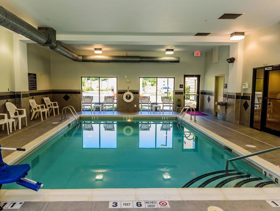 Hampton Inn & Suites Jamestown Hotel in Allegheny River