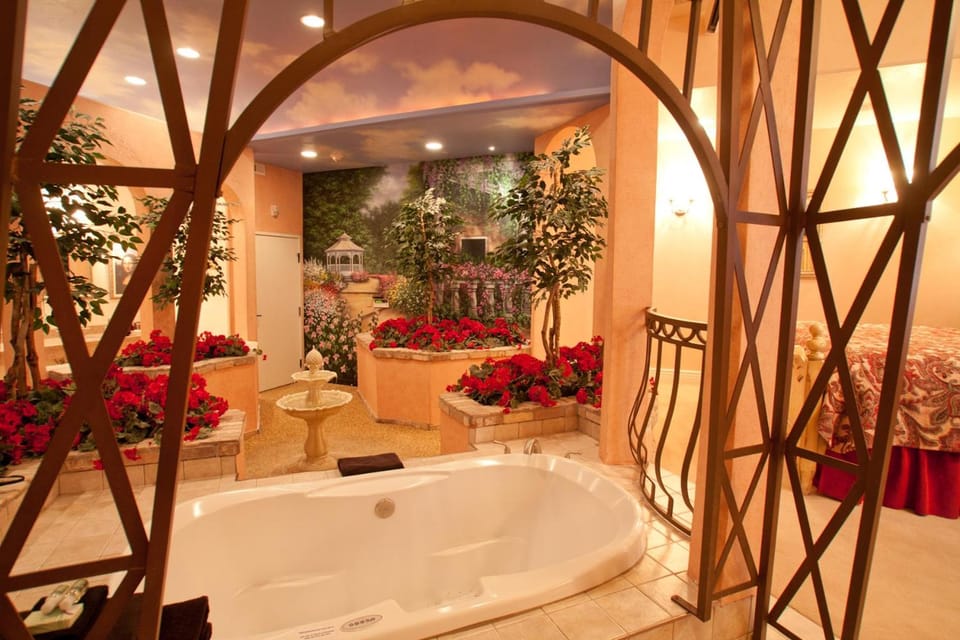 Destinations Inn Theme Rooms Hotel in Idaho Falls