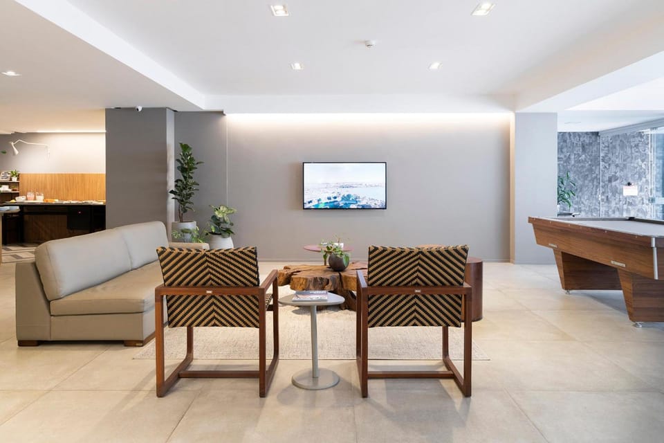 Shared lounge/TV area