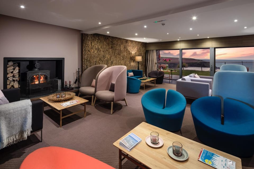 Shared lounge/TV area