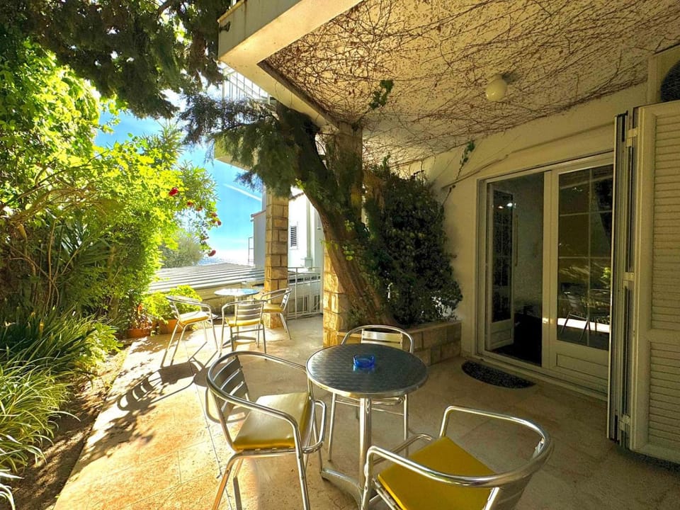 Sun Rose Apartments Sveti Stefan Hotel in Sveti Stefan