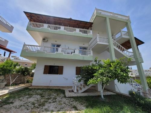 Villa Roku Hotel in Ksamil