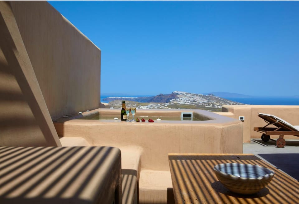 Voreina Gallery Suites Apartment hotel in Santorini