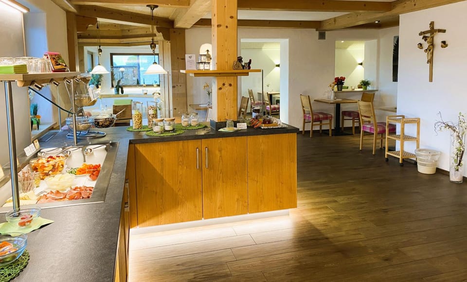 Hotel am Wiesenhang - Garni Hotel in Tyrol
