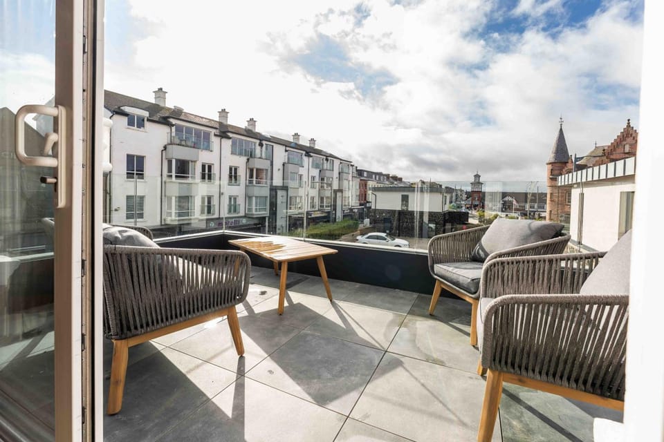 Antrim House Guest Rooms & Suites Hotel in Portrush